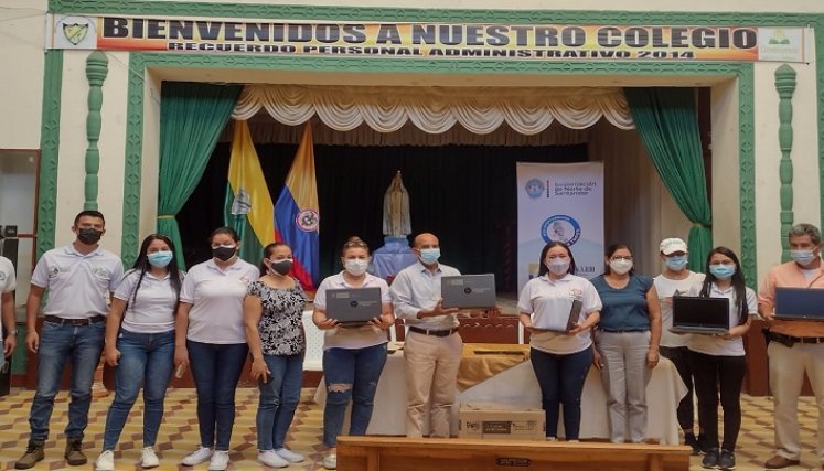 Avanza la entrega de computadores en Norte de Santander./Foto: cortesía