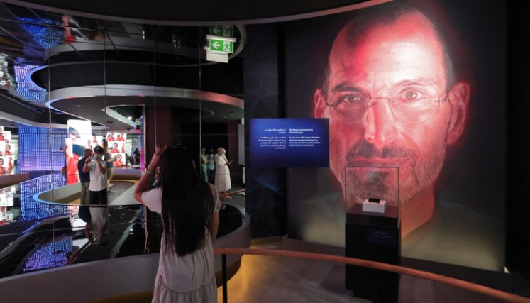Diez años después de la muerte de Steve Jobs, Apple se convirtió en un amplio sistema de dispositivos y servicios. / Foto: AFP