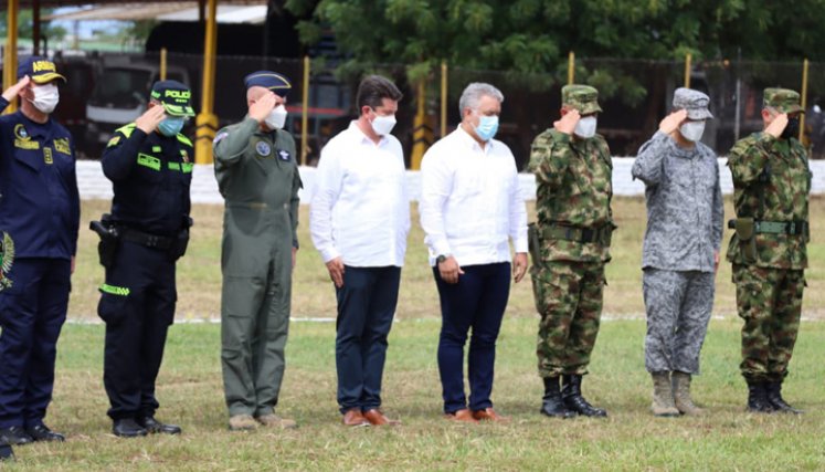 El presidente Iván Duque junto al ministro de Defensa, Diego Molano; y altos mandos militares. / Foto: Cortesía