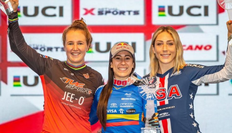 Mariana Pajón superó a la neerlandesa Laura Smulders y la estadounidense Felicia Stancil. / Foto: federación de Ciclismo
