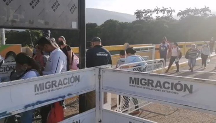 La GNB solo está pidiendo la cédula de identidad y, en algunos casos, el carnet de vacunación, según lo informado por algunos ciudadanos.