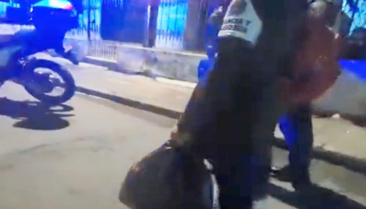 Le ofrecieron trabajo y dinero para que se fuera de la casa.