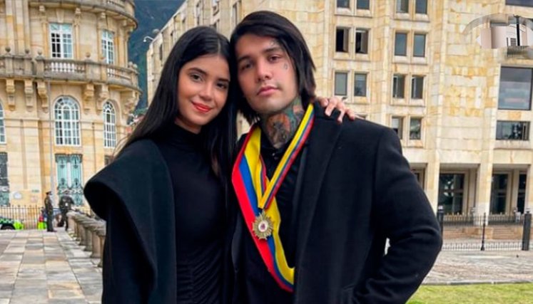 Congreso de la República condecoró a influencer reconocido por implantes mamarios