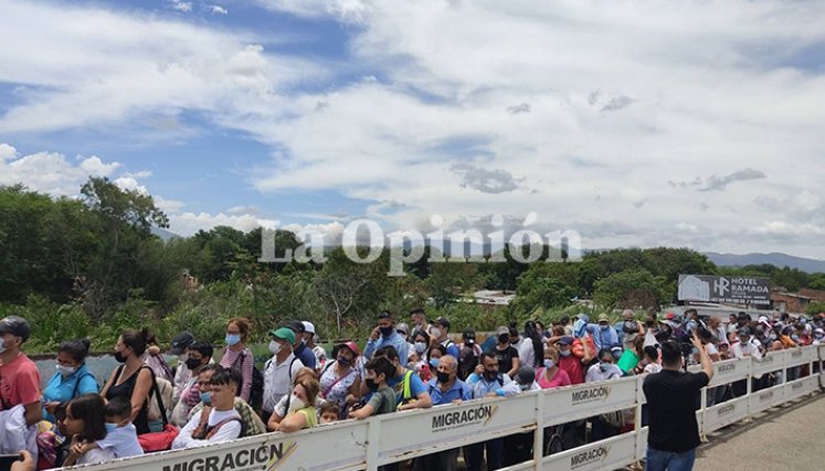 Galería: A la espera del libre paso binacional en la frontera 