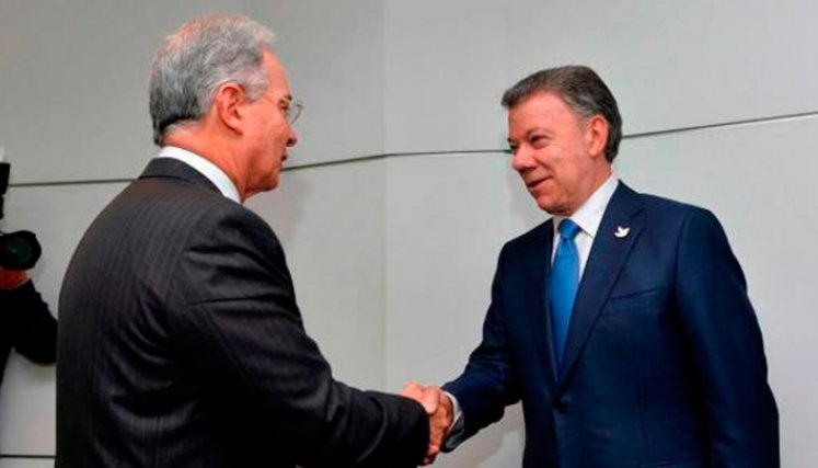 “Estoy dispuesto a estrechar la mano de Uribe, el país lo necesita”, Santos