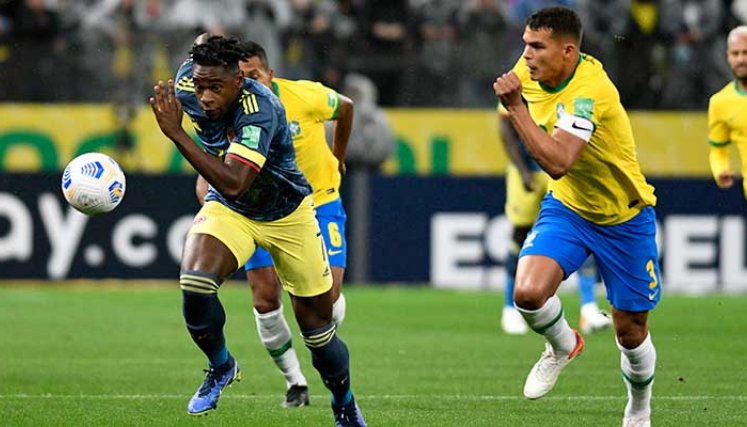 A Colombia se le vuelven a poner difíciles las cosas en las eliminatorias, tras perder ante Brasil.