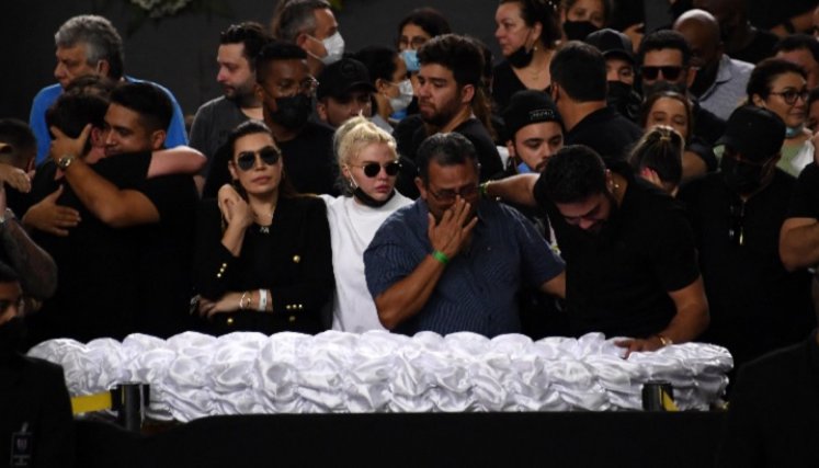 Brasil  despide a joven cantante Marília Mendonça