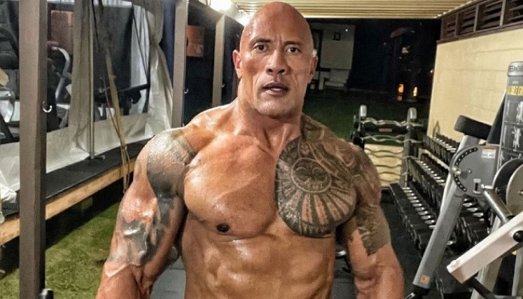 'The Rock' Johnson promete no usar más armas reales en sus películas