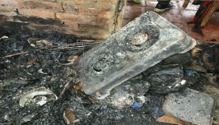 La candela destruyó los bienes de la familia, que quedó en la calle.