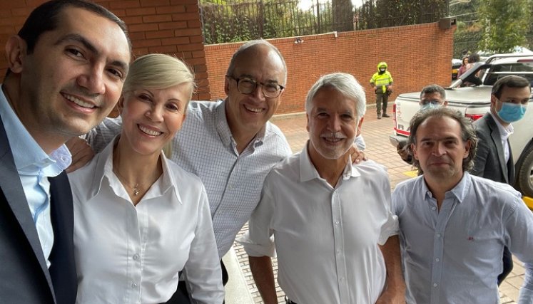 David Barguil, Dilian Francisca Toro, Juan Carlos Echeverry, Enrique Peñalosa, Federico Gutiérrez y Alex Char, integran la alianza. / Foto cortesía Para La Opinión