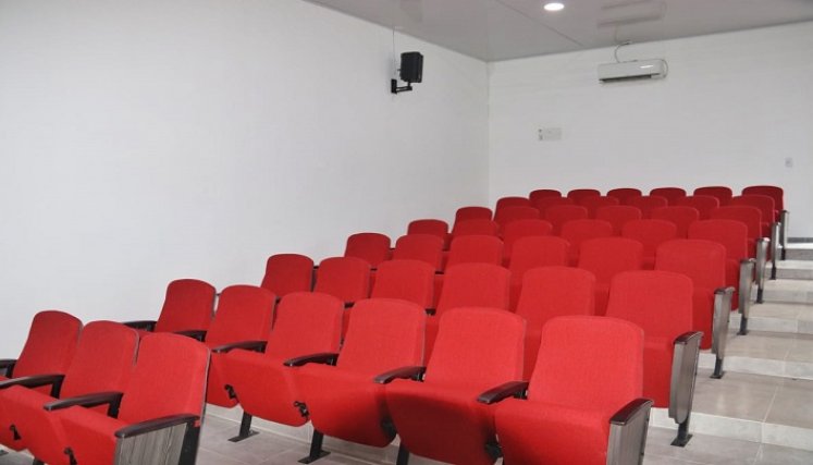 Un moderno auditorio para 90 personas fue adecuado en Ocaña.