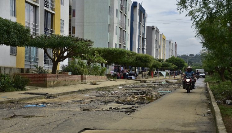 Por el lugar aún transitan algunas motocicletas, porque para los carros ya es imposible.   / Foto : Cortesía 