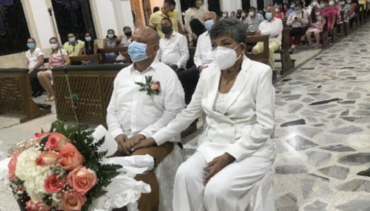 La abogada Carmen Guevara llegó al altar con 71 años de edad