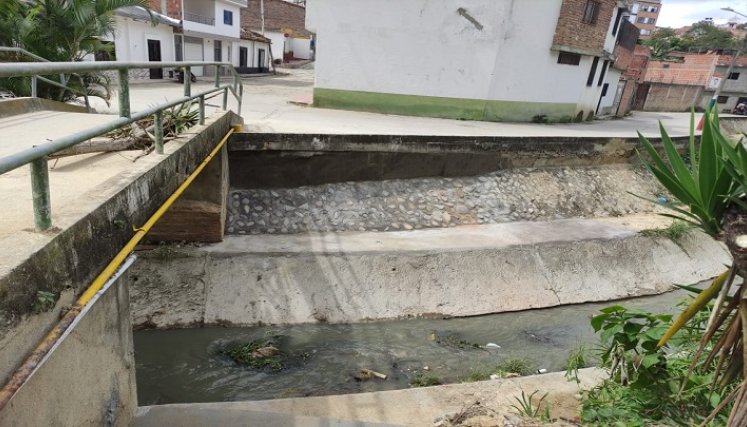La secretaría de Vías e Infraestructuras recupera laderas de los ríos.