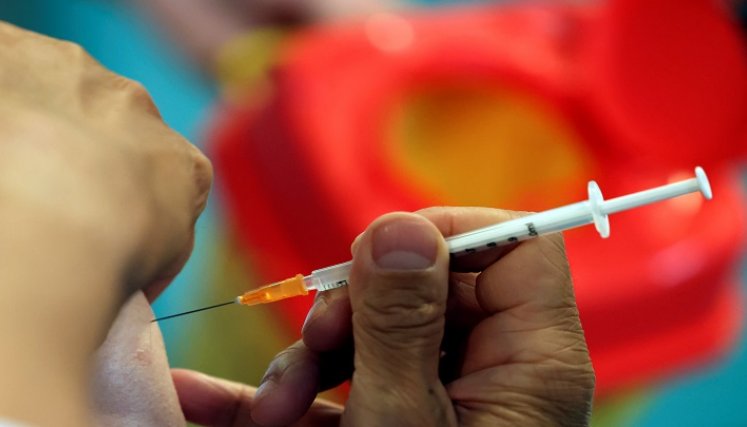 De los 1.305 niños que recibieron la vacuna, tres desarrollaron COVID-19 en comparación con 16 de los 663 niños que recibieron placebo. /AFP