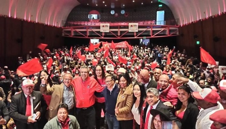 El congresista Luis Fernando Velasco encabezó el sector liberal que llegó al Pacto Histórico 