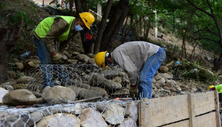 Con gaviones buscan mitigar riesgo de derrumbe en Autopista Juan Atalaya./Foto: cortesía