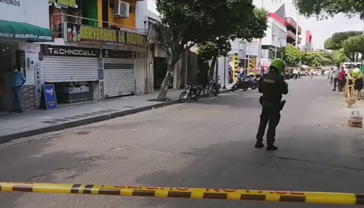 Trascendió que uno de los presuntos autores del hecho delictivos huyó en una moto de alta cilindrada y fue capturado minutos después en el barrio Gaitán, gracias a la rápida implementación del ‘Plan Candado’.