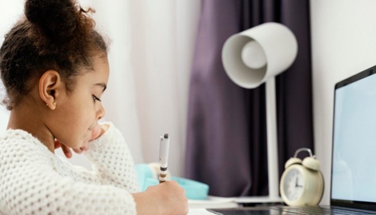 Al aprender inglés, los niños conocerán otras culturas, se relacionarán con personas de todo el mundo y, muy importante, se les abrirán muchas de oportunidades en su futuro laboral. / Foto: Freepik