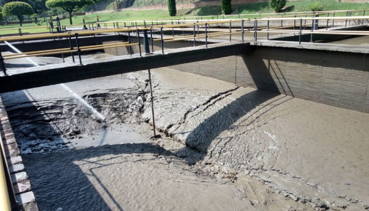 Aguas Kpital Cúcuta había informado desde el viernes sobre la afectación por alta turbidez en las fuentes ríos Zulia y Pamplonita, debido a las fuertes lluvias recientes; además, de la reparación en daño presentado de red matriz. / Foto: Aguas Kpital