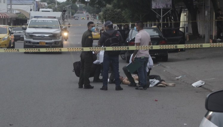 La víctima quedó sin vida en la avenida principal de Niña Ceci.