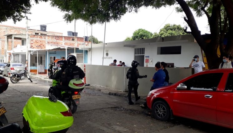 Por un hueco en el baño se volaron.