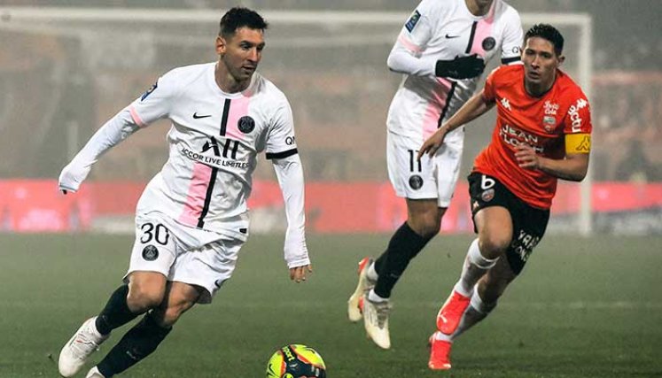 Lionel Messi en acción en el partido contra el Lorient