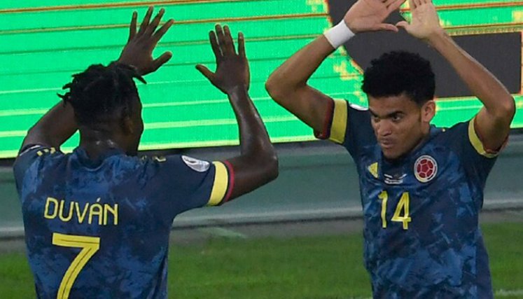 Díaz y Zapata, jugadores de la Selección Colombia.