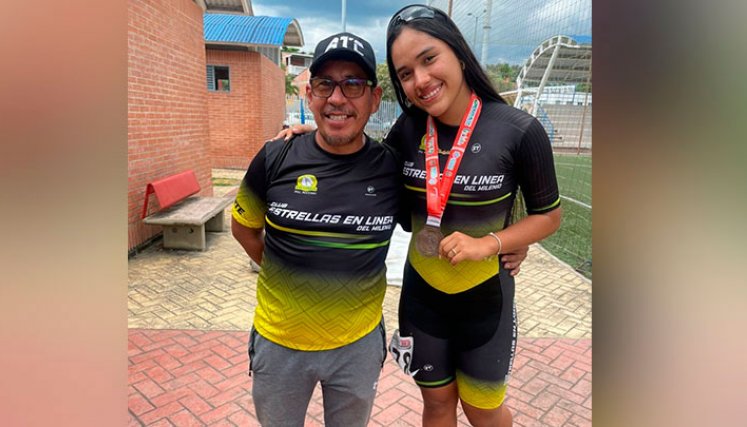 Gerson Zapata y Danna Zabala, miembros del club Estrellas en Línea. 