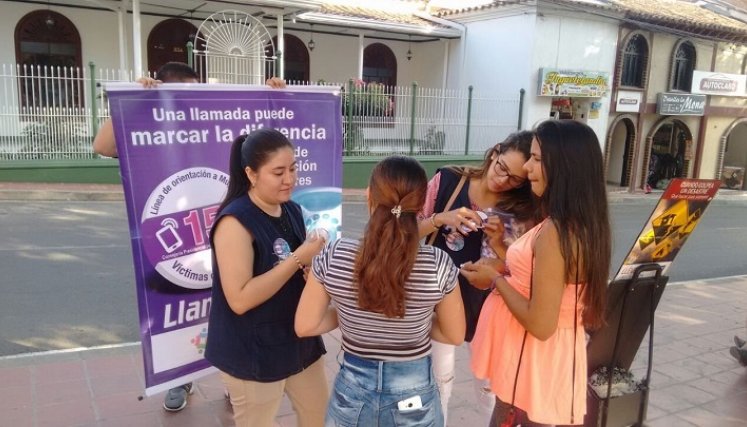 La línea 155 está disponible las 24 horas para denunciar agresiones./Foto Archivo La Opinión