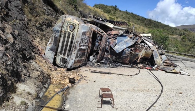 Sin identificar conductor calcinado en Chitagá./Foto: cortesía