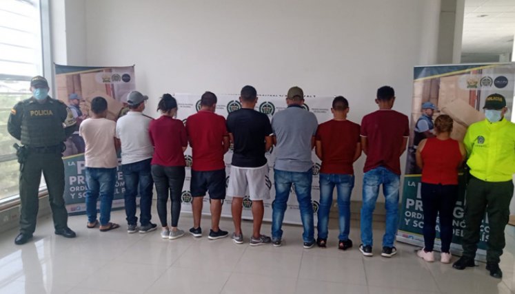  Los ocho capturados enfrentan delitos de concierto para delinquir y favorecimiento y facilitación del contrabando de hidrocarburos. / Foto: Polfa