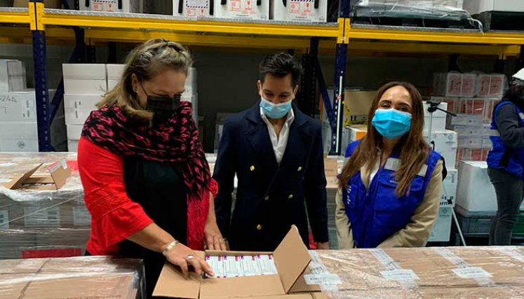 Llegaron a Colombia vacunas contra COVID-19 donadas por Canadá