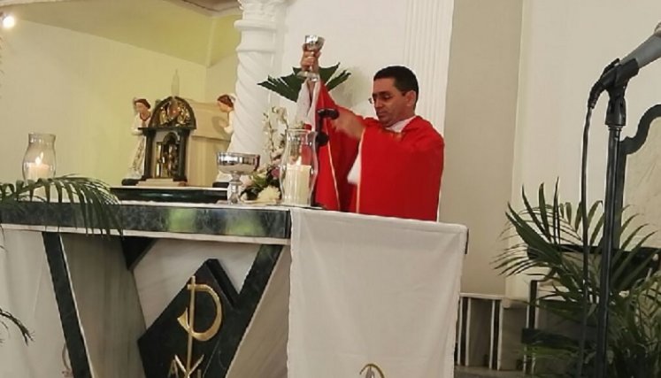 El padre Fabián Staper, el capellán de los deportistas