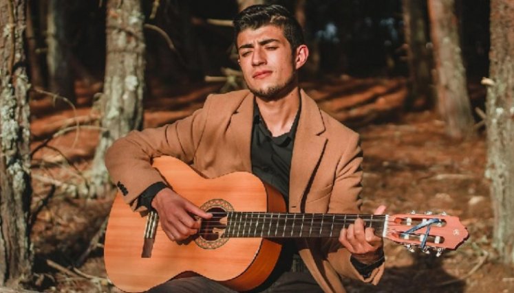 Juan C. Calvo combina la medicina con la música
