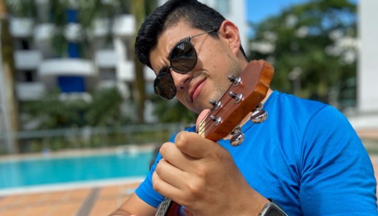 Juan C. Calvo combina la medicina con la música