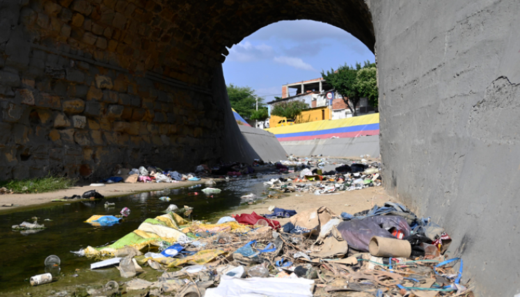 Con los días aumenta la cantidad de basuras en el lugar