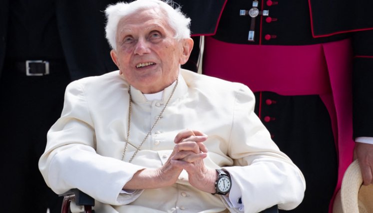 Benedicto XVI, que fue arzobispo de Múnich y Freising entre 1977 y 1982, no actuó en aquel momento contra cuatro eclesiásticos sospechosos de abusos de menores, dijeron los abogados.
