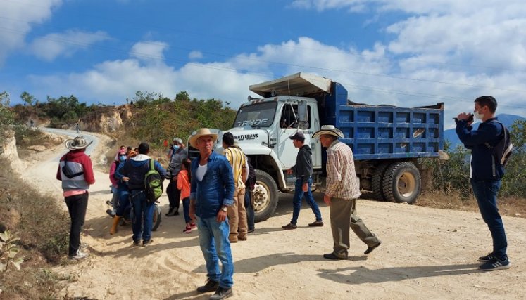 Campesinos de la vereda La Madera reclaman programas encaminados a mitigar la contaminación ambiental.