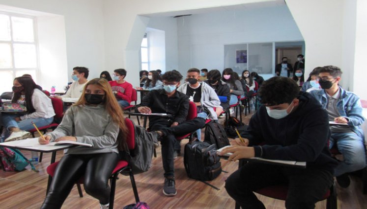 Los estudiantes asisten a las aulas de clases en doble jornada. Foto: Roberto Ospino/La Opinión. 