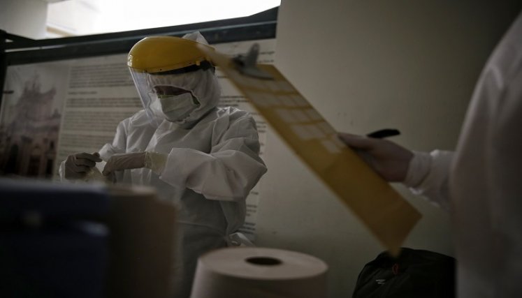 Las autoridades de Colombia están en alerta ante el incremento de casos de contagio por ómicron./Colprensa