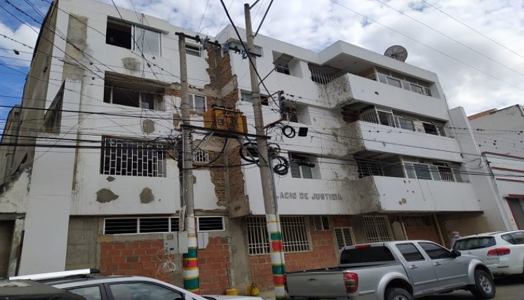 Preocupados se encuentran los voceros cívicos ante la demora en la ejecución de los trabajos de remodelación del Palacio de Justicia de Ocaña. 