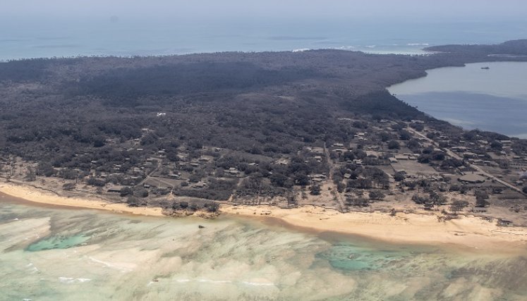 Erupción de volcán en Tonga y tsunami