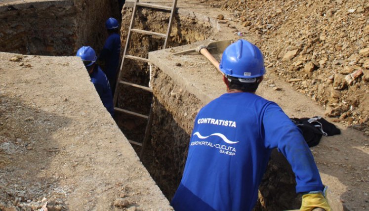 Aguas Kpital señaló que estiman terminar los trabajos en la red de acueducto, con la excavación tapada y sellada, para permitir el libre tránsito vehicular el próximo lunes.
