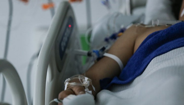 Muertes por COVID aumentaron casi el doble en sólo una semana en Colombia