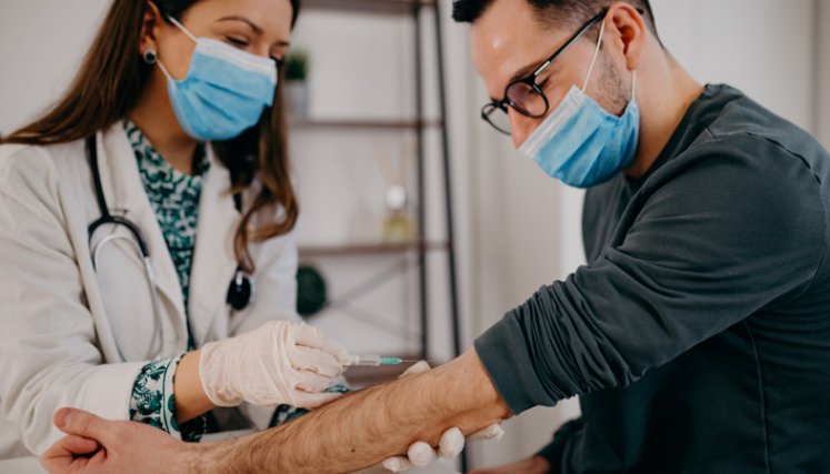 Todas las personas mayores de 18 años deberían realizarse exámenes de sangre para evaluar el perfil lipídico. / Foto: Colprensa