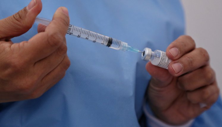 Ahora en Colombia los profesionales de la salud no podrán negar la vacuna por consideraciones de posibles desperdicios de dosis por falta de un número mínimo de personas para ser inoculadas. 