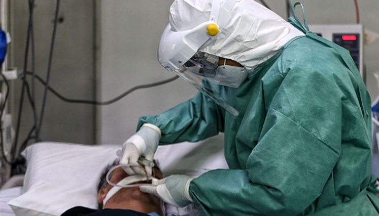 Colombia cerró 2021 con cifras de COVID-19 en rojo