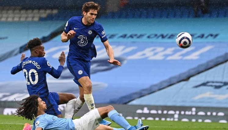 Manchester City y Chelsea se  enfrentan por el primer lugar