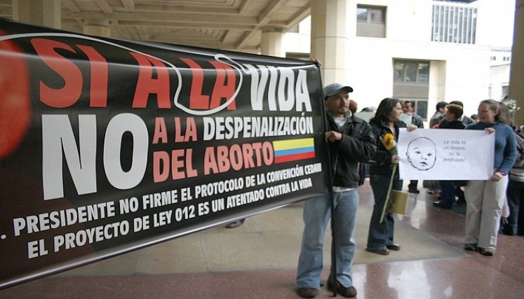 Suspendida discusión de la despenalización del aborto en Colombia